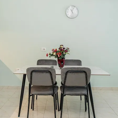 Luxury With Parking Appartement *