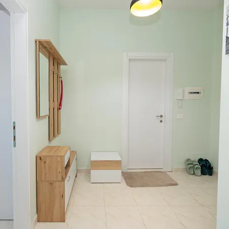 Appartement Luxury With Parking Tirana