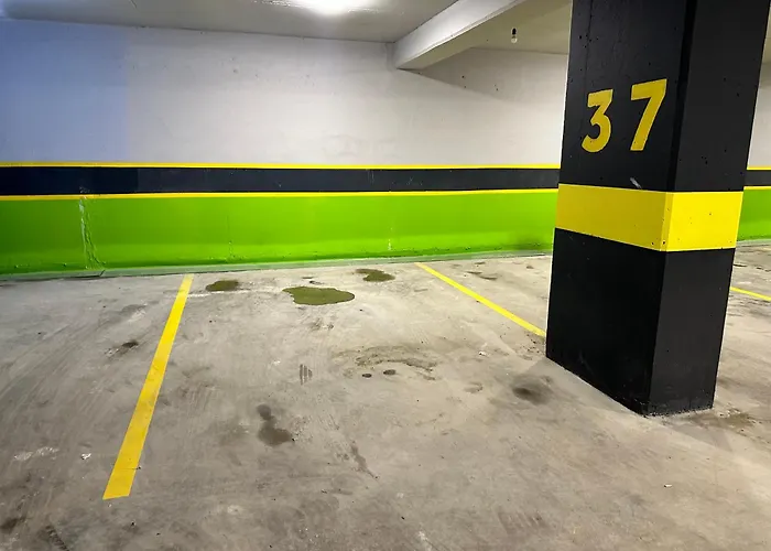 Luxury With Parking Tiran