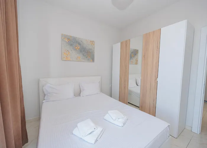 Luxury With Parking Tiran