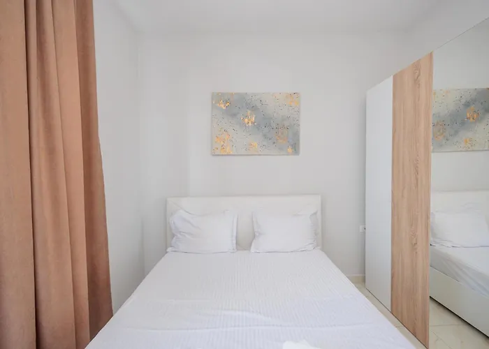 Luxury With Parking * Tiran